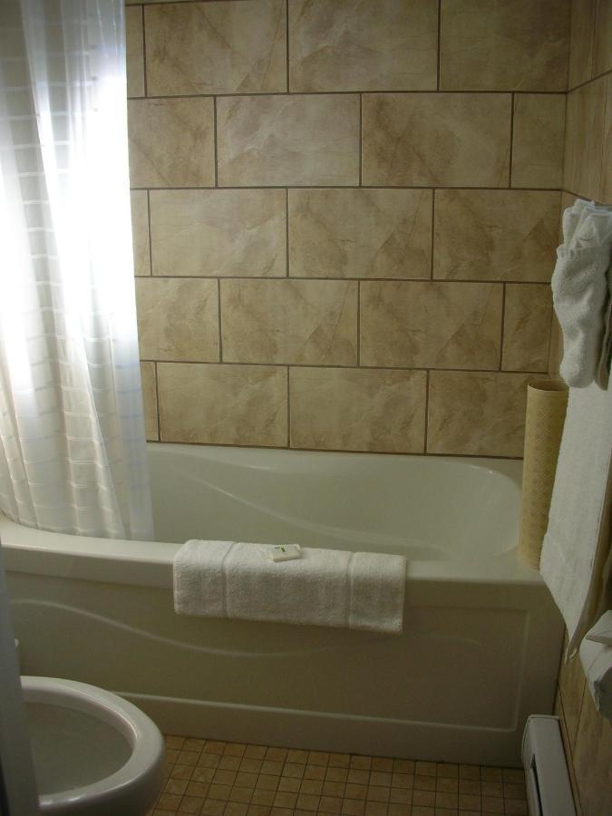 Adams Motel Sault Ste. Marie Bagian luar foto