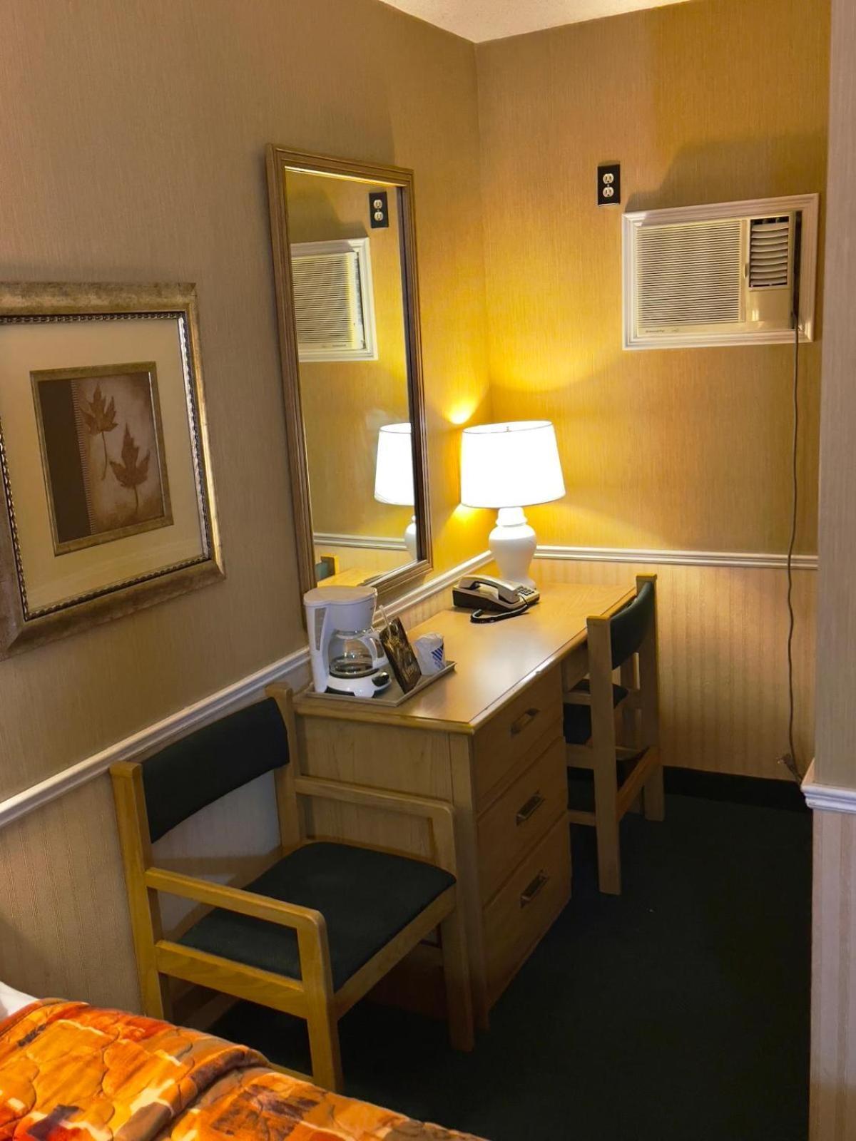Adams Motel Sault Ste. Marie Bagian luar foto
